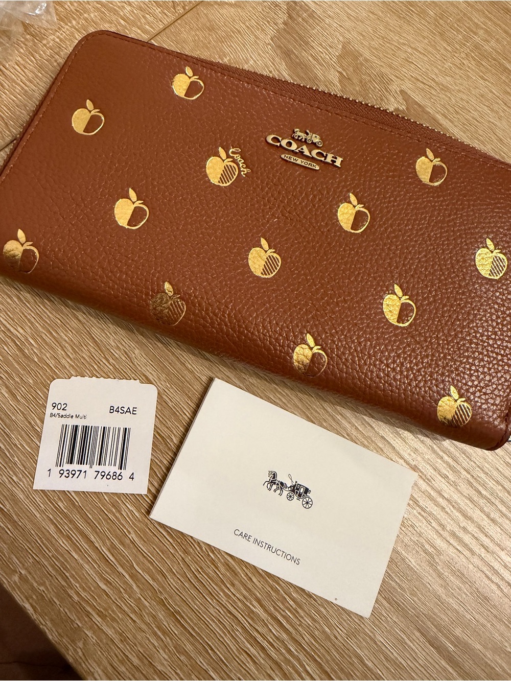 NWT Coach Accordion Zip Wallet with Apple Print – Saddle Multi